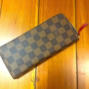 💯 Authentic LV wallet